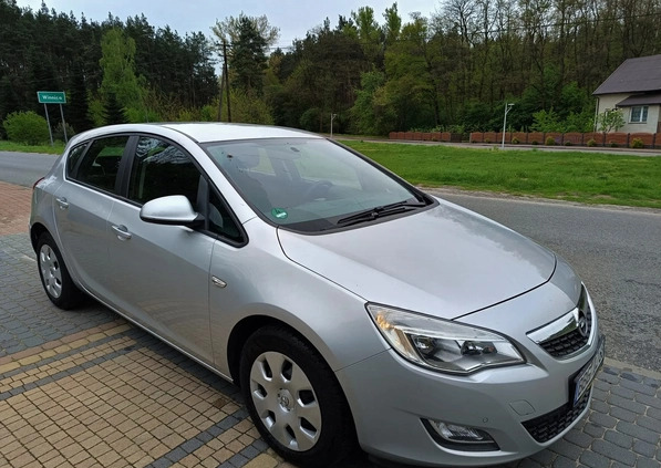 Opel Astra cena 28500 przebieg: 133000, rok produkcji 2010 z Połaniec małe 631
